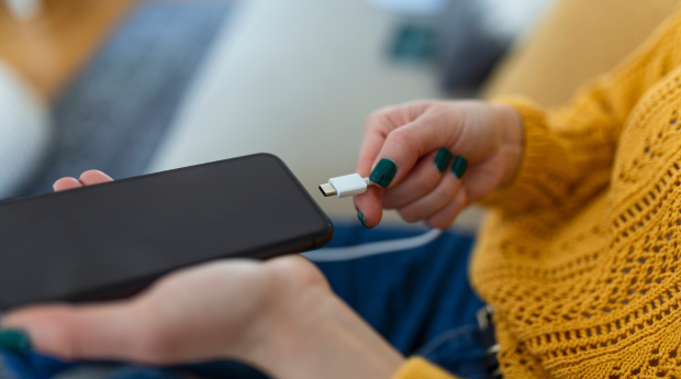 A person plugs a usbc charger into a device