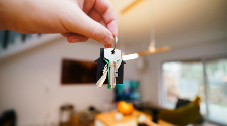 hand holding keys to an apartment.