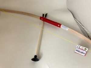 Product Safety Information Notice on a Holzspielerei Kinderbogen 80 cm Toy bow sold on the Amazon platform